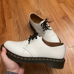 Women’s size 7 doc martens low top lace up shoes